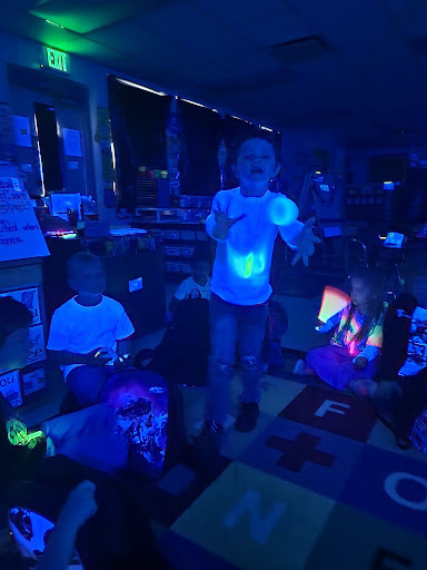 Playing a glow game
